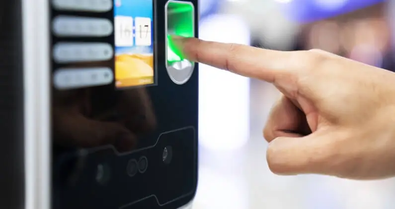 Tipos de mquinas de fichar: cul es la ms adecuada?