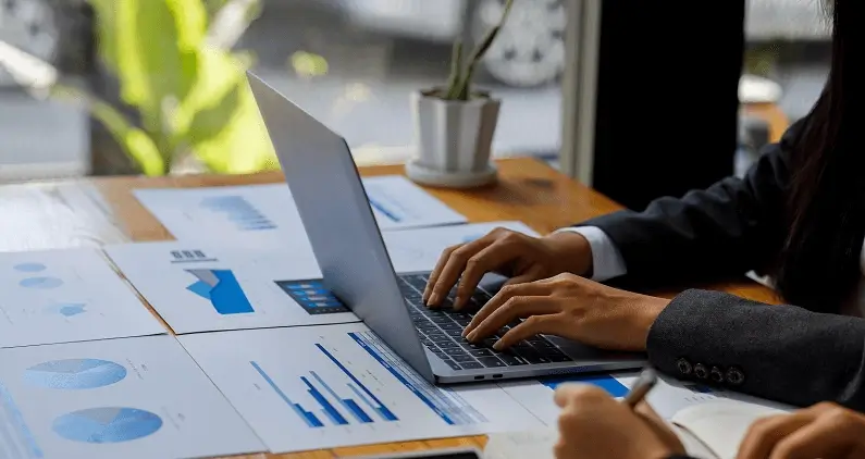 Gestora cerca de m o gestora online, qu es mejor?