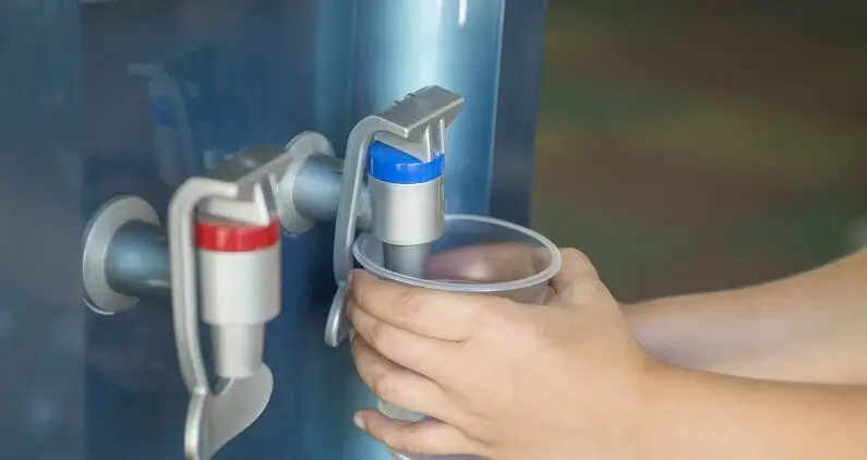 5 motivos por los que deberas tener una fuente de agua en tu oficina