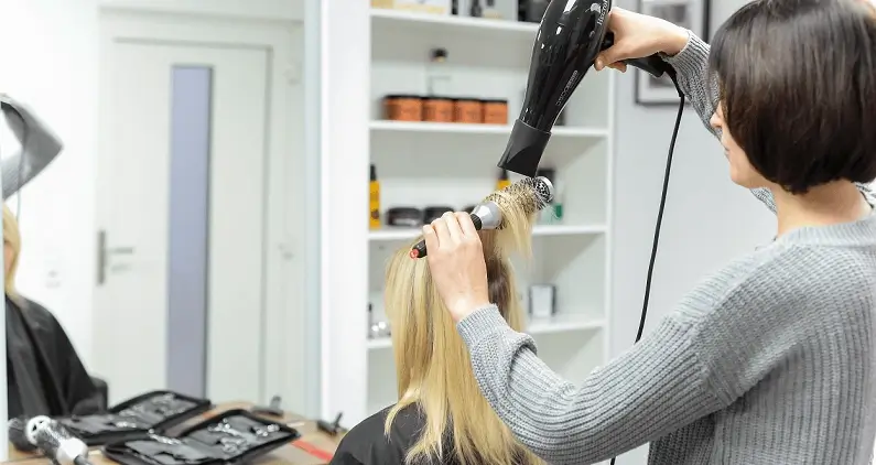 Riesgos laborales en peluquerías Riesgos laborales en peluquerías