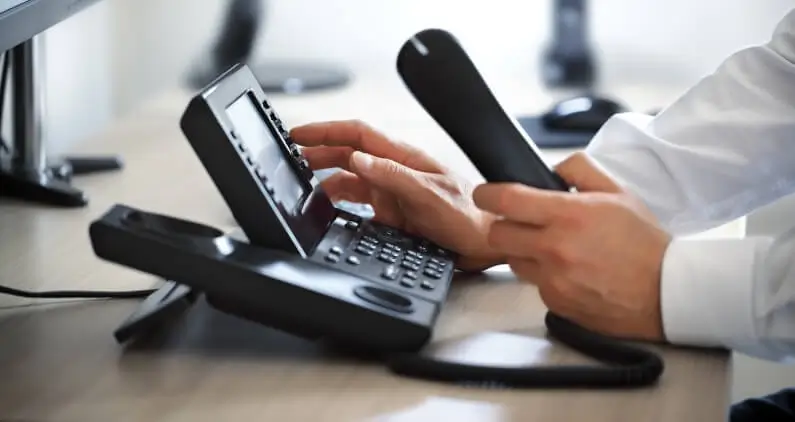 Centralitas telefónicas: qué tipos hay, ventajas e inconvenientes Centralitas telefónicas: qué tipos hay, ventajas e inconvenientes