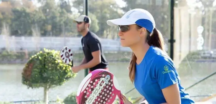Gorras personalizadas con gafas de sol incorporadas
