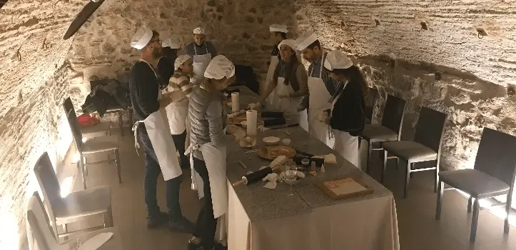 Celebra la Navidad con un divertido taller de mazapn corporativo!!