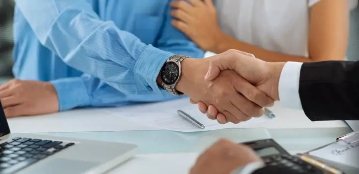 																																																																						Asesores en compraventa de empresas y traspaso de negocios